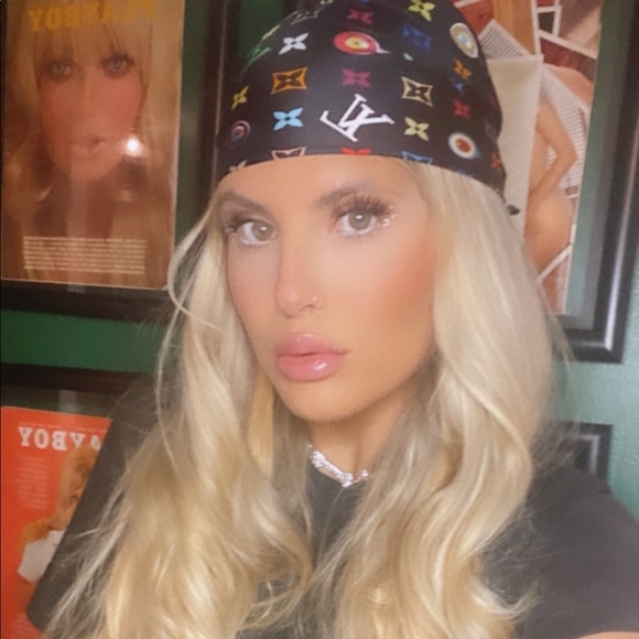 Meet the posher, Brenna & Pepper! - Picture 6 of 17